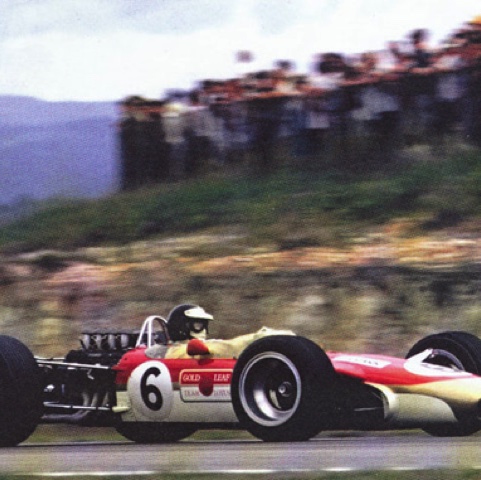 La Lotus 49 version Tasman Cup à Warwick Farm dans sa livrée Gold Leaf